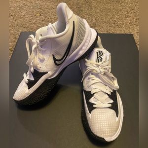 Nike Kyrie 4